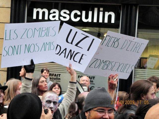 2009-11-02 Couple de zombies_l.jpg